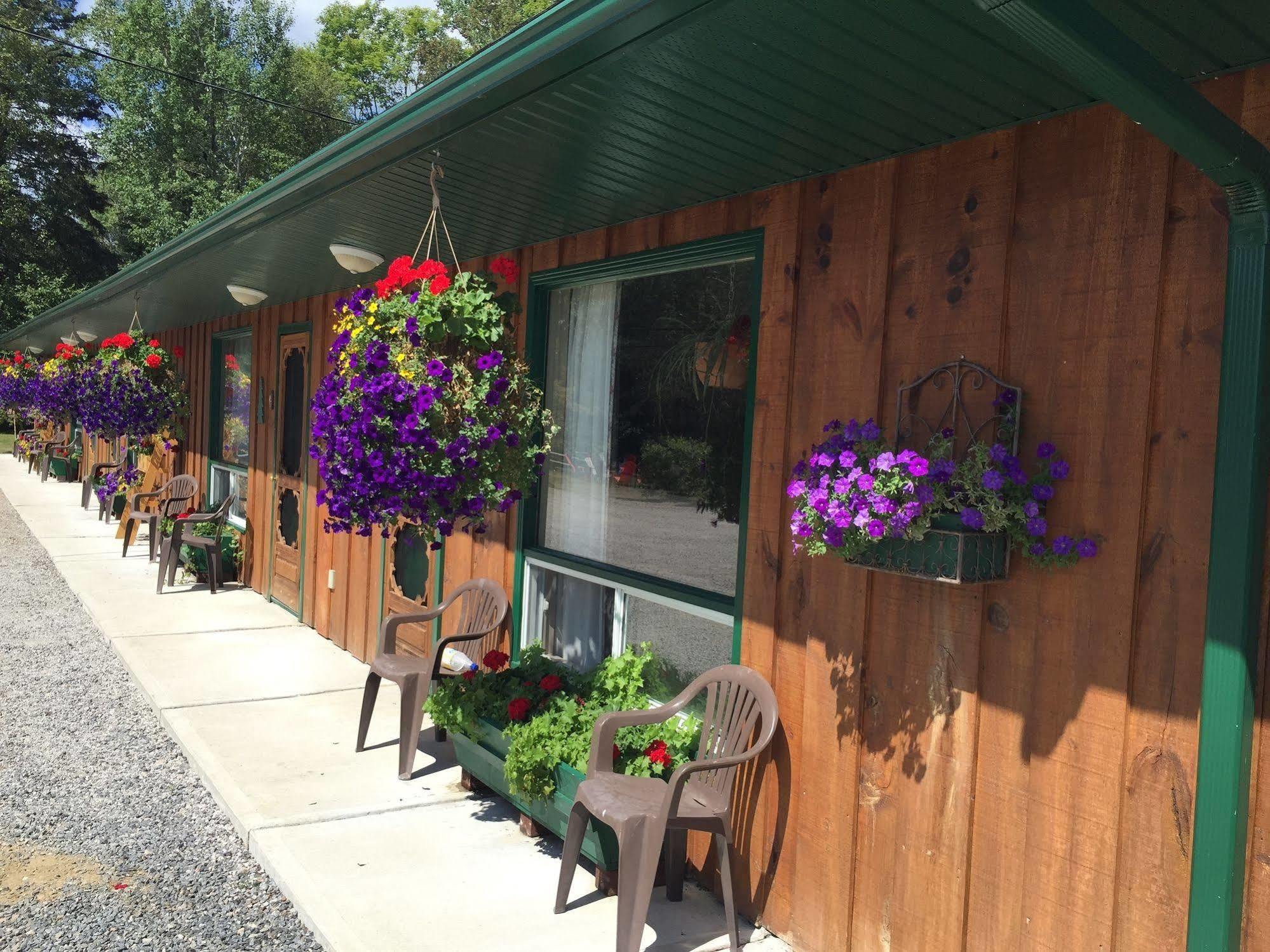 Dwight Village Motel Exterior foto